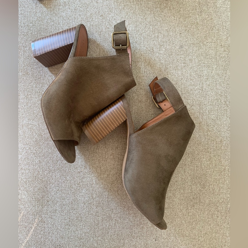 Charlotte Russe size 8 booties